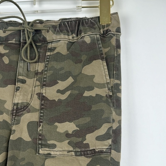 American Eagle Outfitters women’s Next Level Stretch Camo Joggers Size 2 Short - Picture 6 of 14